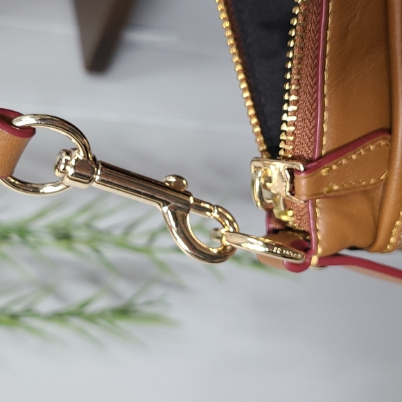 Coach Signature Morgan Satchel - Picture 6 of 6